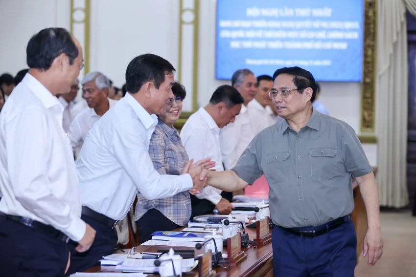 thu-tuong-hop-ban-chi-dao-nghi-quyet-98-tp.hcm.jpeg