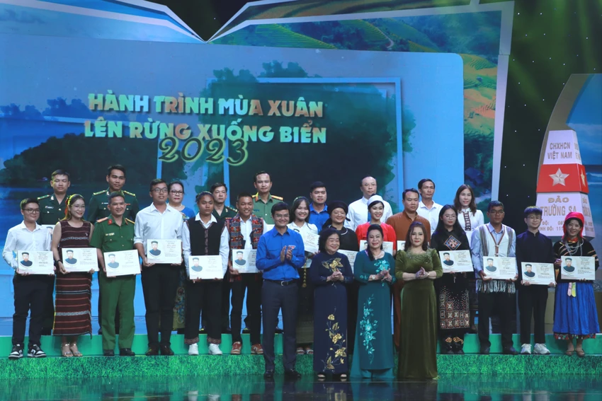 hanh-trinh-mua-xuan-len-rung-xuong-bien-6458-2806.jpg