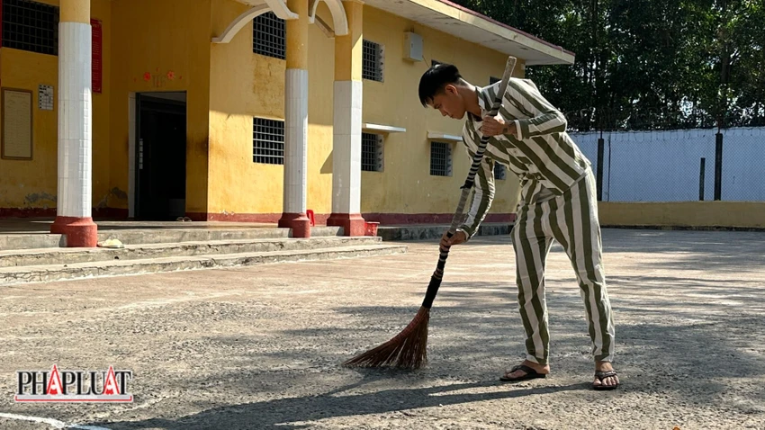 Chấp hành nội quy trại giam, tích cực cải tạo, rèn luyện là con đường ngắn nhất để sớm trở về. Ảnh: VÕ TÙNG Chấp hành nội quy trại giam, tích cực cải tạo, rèn luyện là con đường ngắn nhất để sớm trở về. Ảnh: VÕ TÙNG