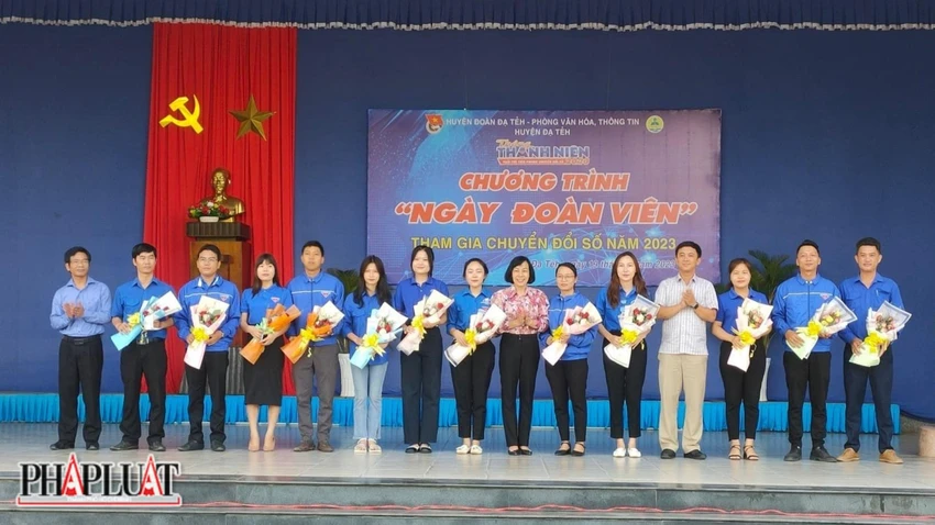 Đoàn viên thanh niên được xem là nhóm tiên phong trong việc xây dựng xã hội số. Ảnh: VT xã hội số