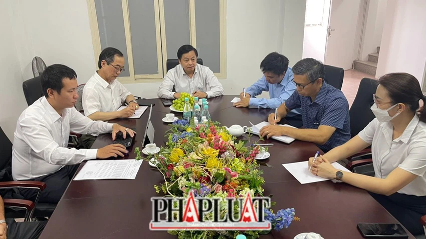 Phó Giám đốc Ngân hàng Nhà nước chi nhánh tỉnh Lâm Đồng làm việc với các bên liên quan. Ảnh: VT Phó Giám đốc Ngân hàng Nhà nước chi nhánh tỉnh Lâm Đồng làm việc với các bên liên quan