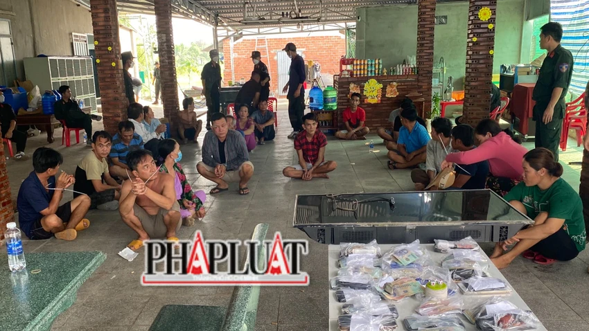 Sòng bạc trong một gia đình bị công an Tây Ninh triệt phá. Ảnh: VÕ TÙNG