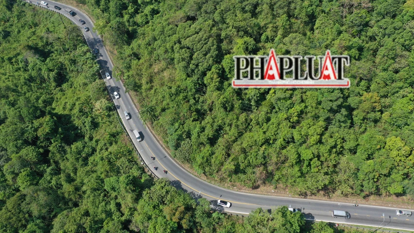 Đèo Bảo Lộc khá đông xe nhưng không ùn ứ. Ảnh: VT Đèo Bảo Lộc khá đông xe nhưng không ùn ứ. Ảnh: VT