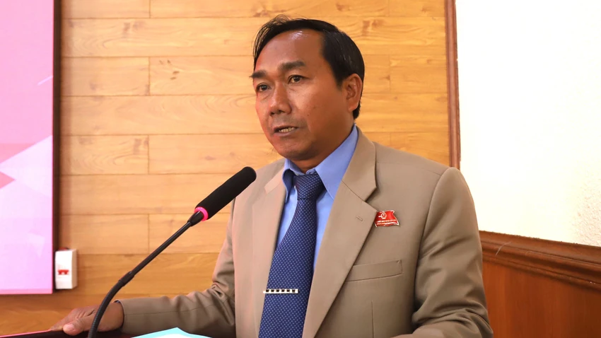 Tân Chủ tịch HĐND huyện Bảo Lâm K’Lình phát biểu nhận nhiệm vụ. Ảnh: VT Tân Chủ tịch HĐND huyện Bảo Lâm K’Lình phát biểu nhận nhiệm vụ. Ảnh: VT
