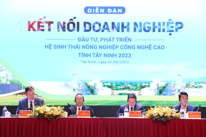 Diễn đàn kết nối doanh nghiệp đầu tư, phát triển hệ sinh thái nông nghiệp công nghệ cao tỉnh Tây Ninh năm 2023. Ảnh: VÕ TÙNG Diễn đàn kết nối doanh nghiệp đầu tư, phát triển hệ sinh thái nông nghiệp công nghệ cao tỉnh Tây Ninh năm 2023. Ảnh: VÕ TÙNG