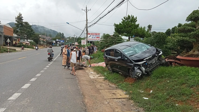 Vụ tai nạn khiến 2 người chết ở Bảo Lộc. Ảnh: VT