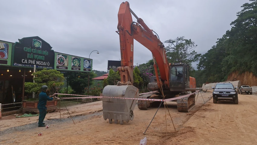 Đèo Prenn đang được thi công, nâng cấp. Ảnh: VT Đèo Prenn đang được thi công, nâng cấp. Ảnh: VT