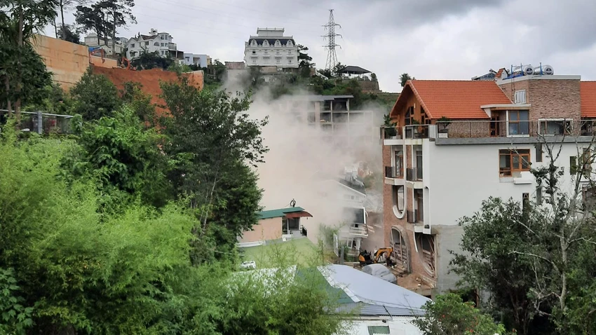 Theo lãnh đạo TP Đà Lạt thì việc giật bờ taluy không gây thiệt hại về tài sản Theo lãnh đạo TP Đà Lạt thì việc giật bờ taluy không gây thiệt hại về tài sản