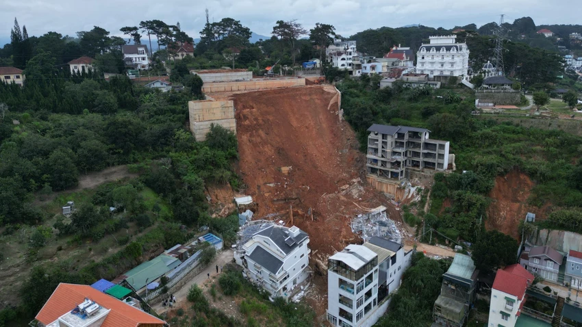 Vụ sạt gây thiệt hại về người và tài sản Vụ sạt gây thiệt hại về người và tài sản