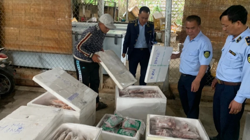 QLTT tỉnh Lâm Đồng sẽ hoàn tất thủ tục để tiêu hủy số thực phẩm này. Ảnh: VT QLTT tỉnh Lâm Đồng sẽ hoàn tất thủ tục để tiêu hủy số thực phẩm này. Ảnh: VT