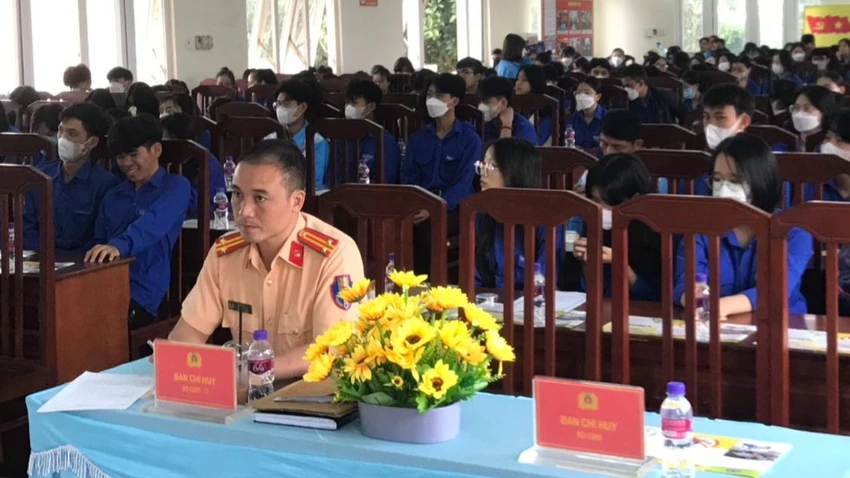 Học sinh, thanh niên được hướng dẫn những thông tin cơ bản trong việc nhận diện tội phạm đường phố Học sinh, thanh niên được hướng dẫn những thông tin cơ bản trong việc nhận diện tội phạm đường phố
