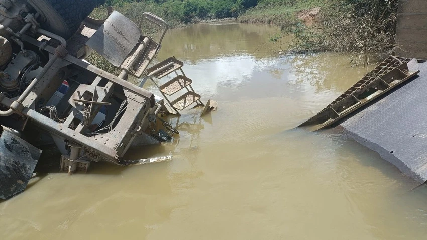 Cầu Tà Năng 2 gãy đôi Cầu Tà Năng 2 gãy đôi