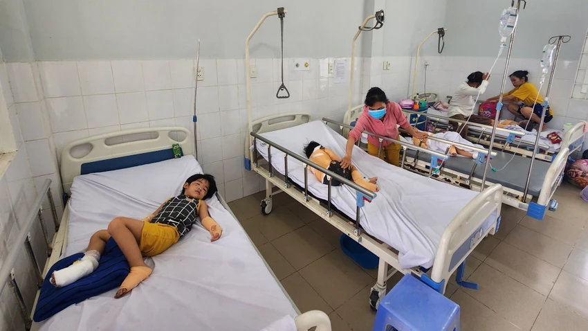 Các cháu được chuyển về TP.HCM điều trị.