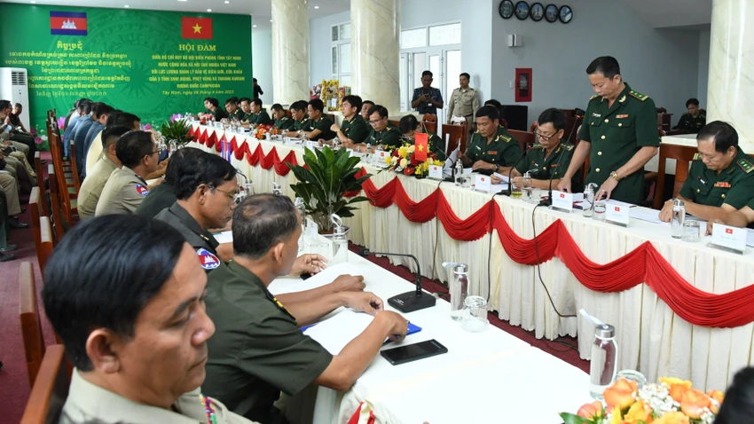 Quang cảnh buổi toạ đàm. Ảnh: LQ