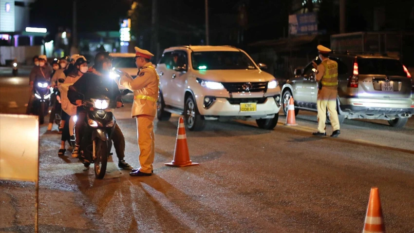 Công an Lâm Đồng: Xử lý hàng chục trường hợp vi phạm giao thông trong ngày đầu ra quân