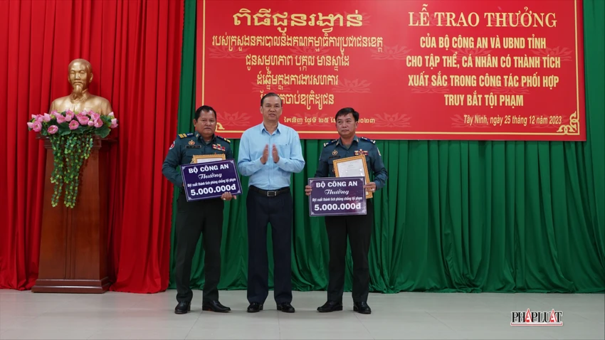 Bộ Công an khen thưởng Hiến binh tỉnh SvayRieng