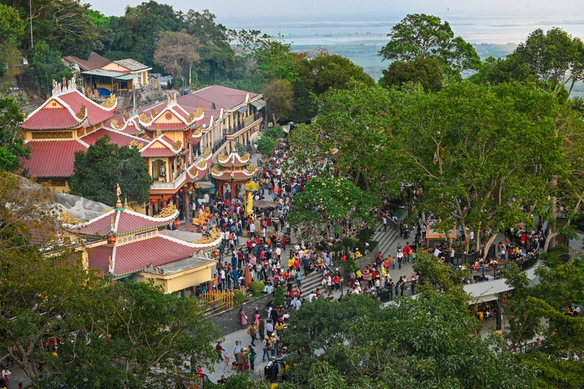Chùa Bà.JPG