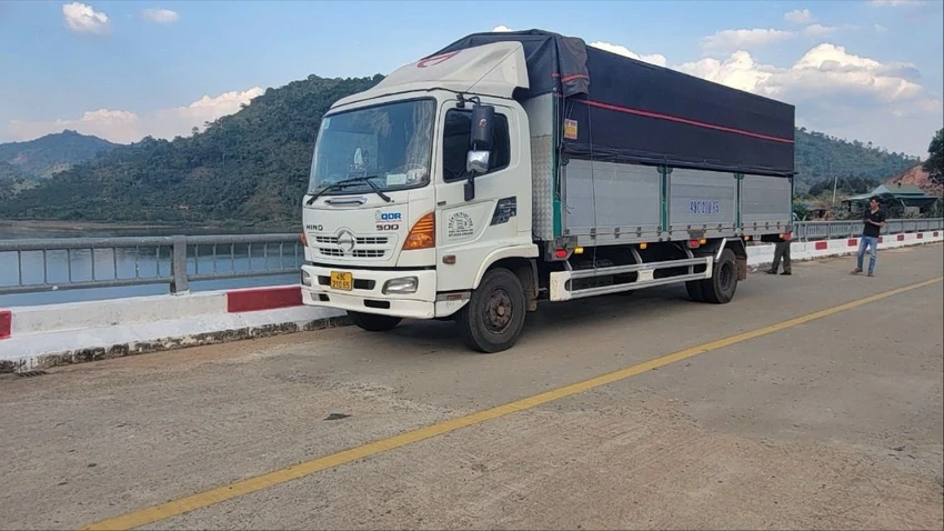 Bỏ xe tải trên cầu, tài xế nhảy xuống hồ Đồng Nai 3 tự tử