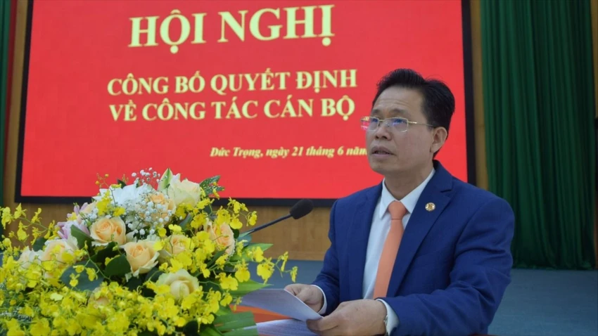 bi-thu-huyen-uy-2.jpeg