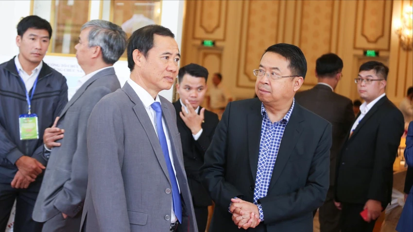 vung-tay-nguyen-000.jpg