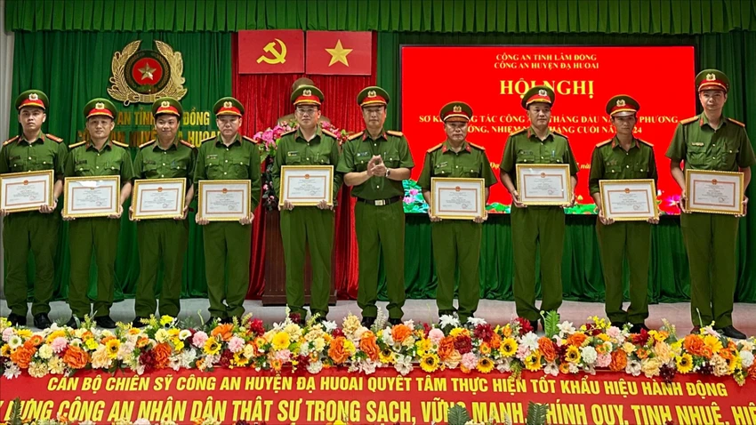 Lâm Đồng: Khen thưởng nhiều tập thể, cá nhân phá chuyên án ma tuý