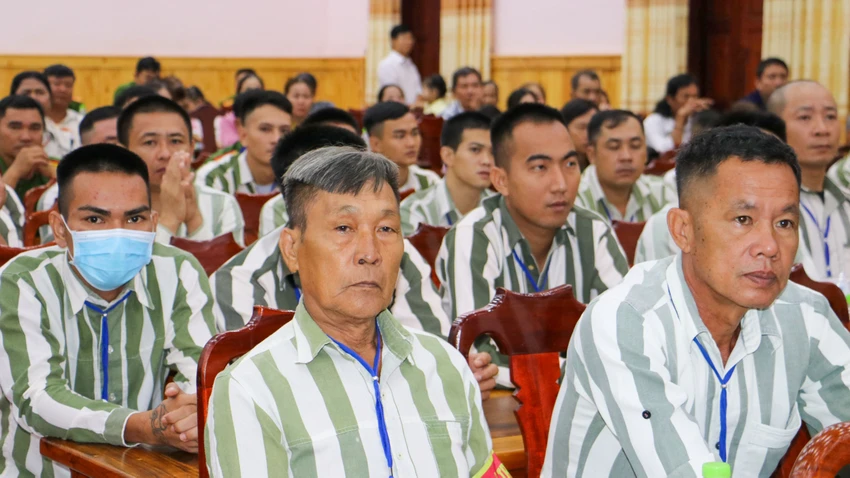 bua-com-gia-dinh-4.jpg
