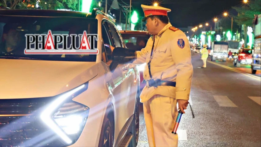 Người phụ nữ ở tỉnh Lâm Đồng say rượu bia khi lái xe, bị tước bằng lái 23 tháng