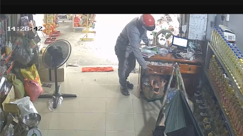 Ngang nhiên vào tiệm tạp hóa cướp giữa ban ngày