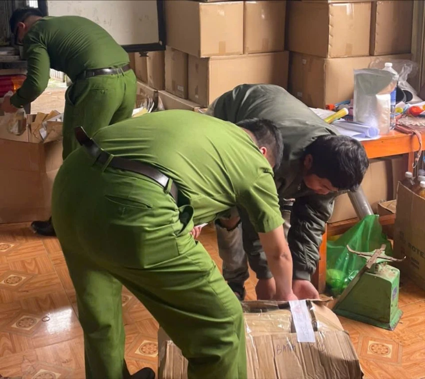 Phát hiện, thu giữ hơn 1,6 tấn bánh kẹo không rõ nguồn gốc ở tỉnh Lâm Đồng