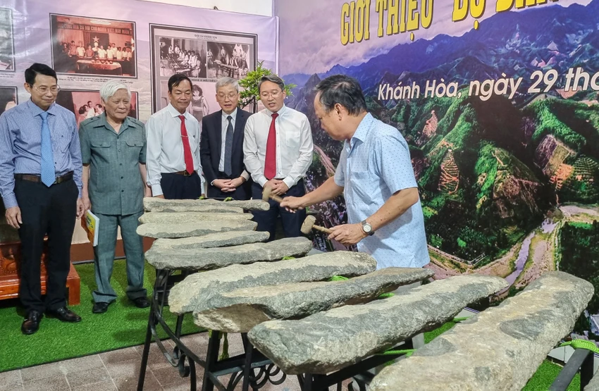 đàn đá.jpg