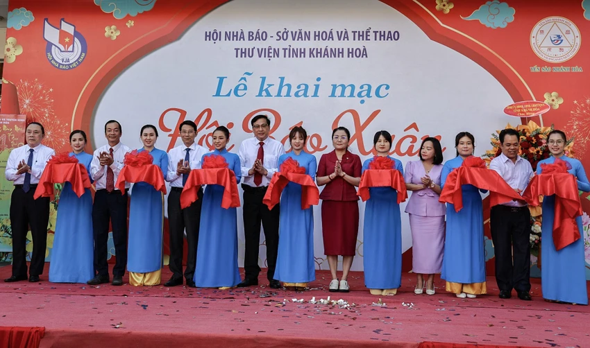 báo xuân.jpg
