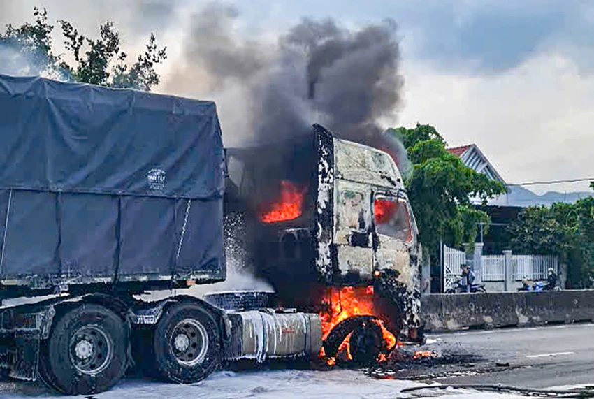 Xe đầu kéo.jpg