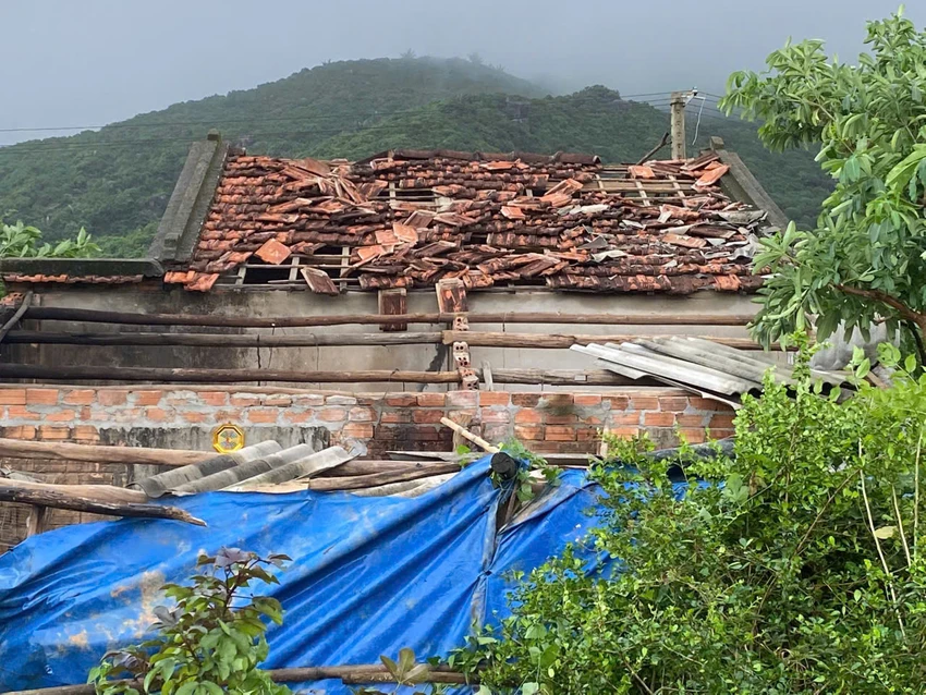 cơn lốc xoáy.jpg