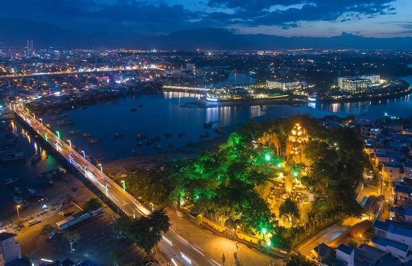 Tháp Bà Ponagar.jpg