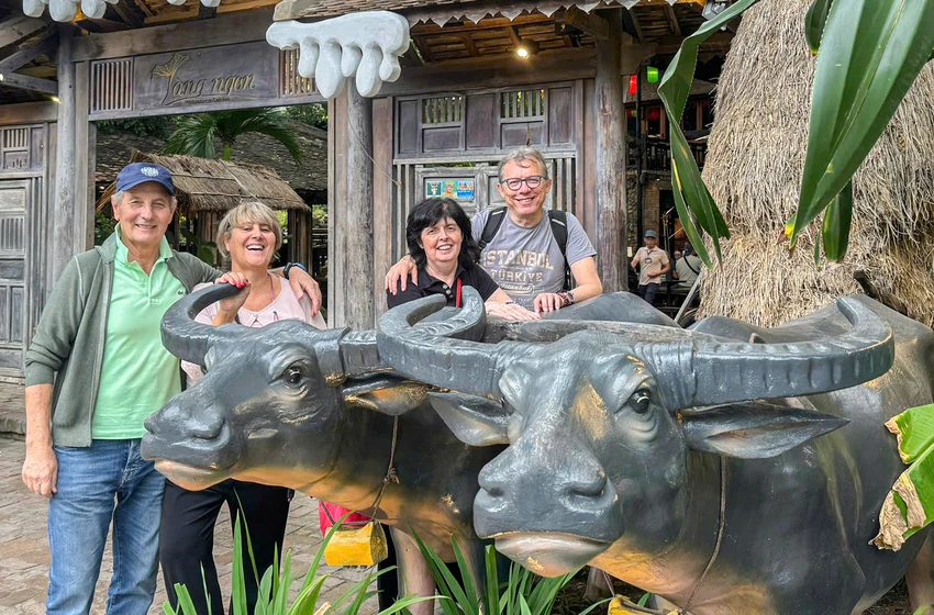 Khách tàu biển rất thích các điểm du lịch văn hóa, khám phá đồng quê. Ảnh: A THẮNG 5.jpg