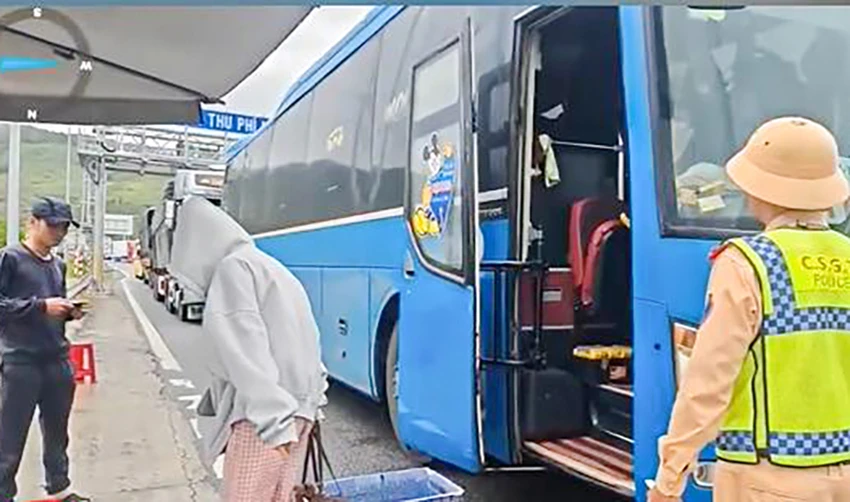 xe khách.jpeg