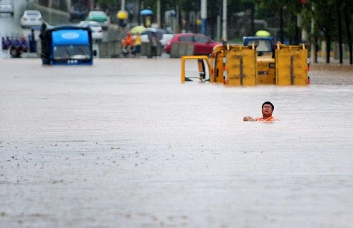Lũ lụt xảy ra liên tiếp ở Trung Quốc