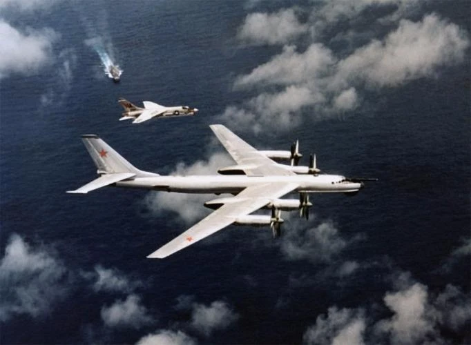 ‘Gấu Nga’ Tu-95: Đối thủ xứng tầm của ‘Pháo đài bay’ B-52 ảnh 3