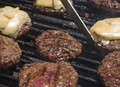 Công chức Mỹ nghỉ việc được miễn phí burger