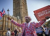 Thủ tướng May không bỏ cuộc dù Brexit bị bác lần 3