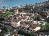 Tìm cách vào khu nghỉ mát ông Trump, một phụ nữ bị bắt