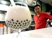Kinh hoàng trà sữa trân châu Trung Quốc làm từ lốp xe và đế giày