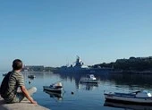 Tàu chiến mang tên lửa Nga cập cảng Cuba, tàu Mỹ theo dõi sát