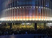 Bạo động ở Hong Kong, đám đông đập phá Hội đồng lập pháp