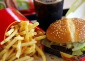 Gọi 911 vì muốn ăn hamburger, bé 5 tuổi được như ý