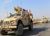 Hình ảnh lính Mỹ bỏ người Kurd Syria sang với người Kurd Iraq