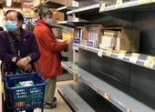 Lo dịch Corona kéo dài, dân Hong Kong đổ xô 'gom' giấy vệ sinh