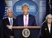 Một người nhiễm COVID-19 khi đến Mỹ, ông Trump vẫn lạc quan 