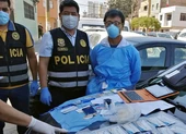 Người Trung Quốc bị bắt khi đang đi xét nghiệm COVID-19 dạo