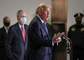 Uống thuốc sốt rét, ông Trump nói 'quyền của mỗi người'